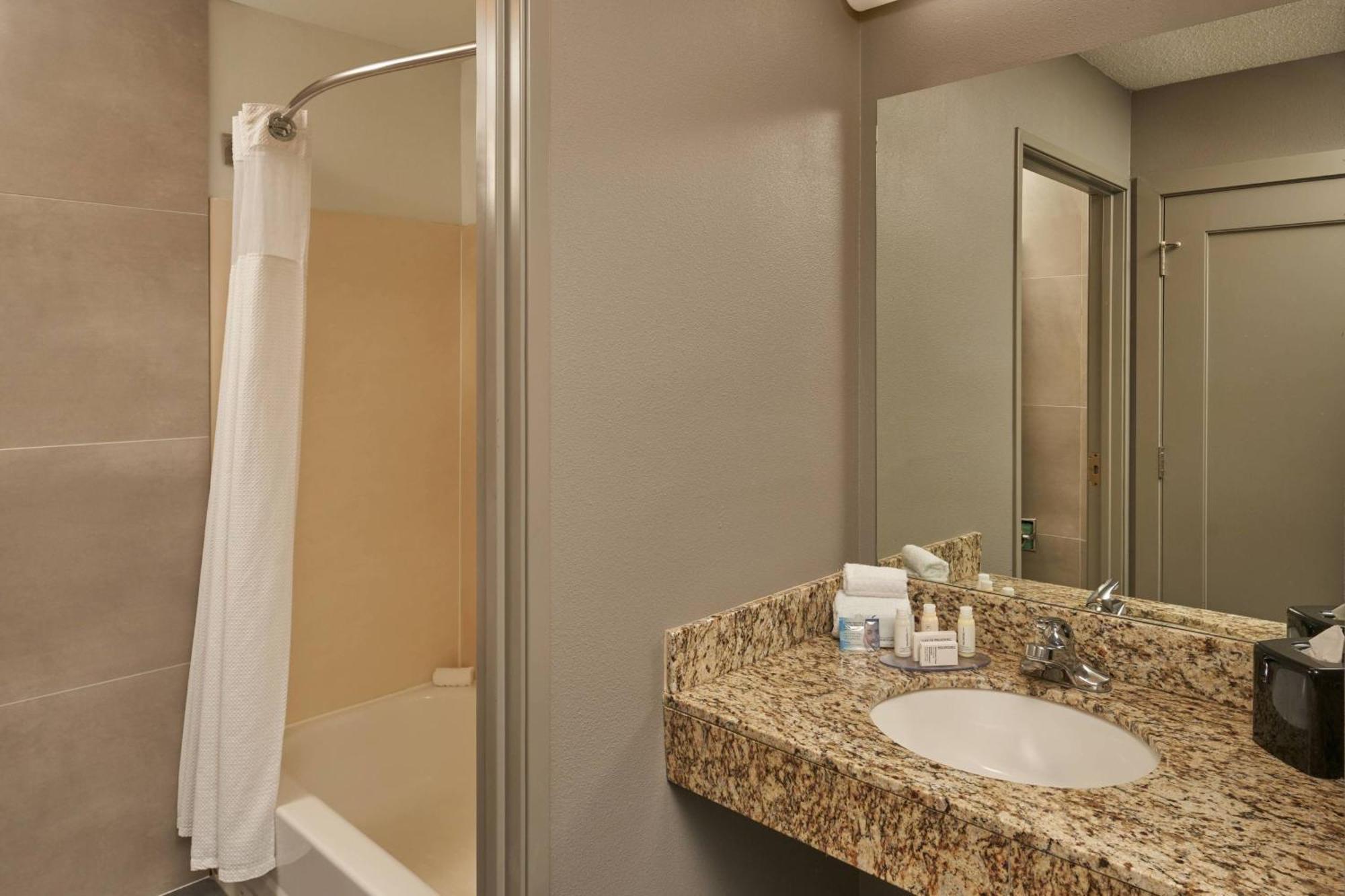 Отель Courtyard By Marriott Indianapolis South Экстерьер фото