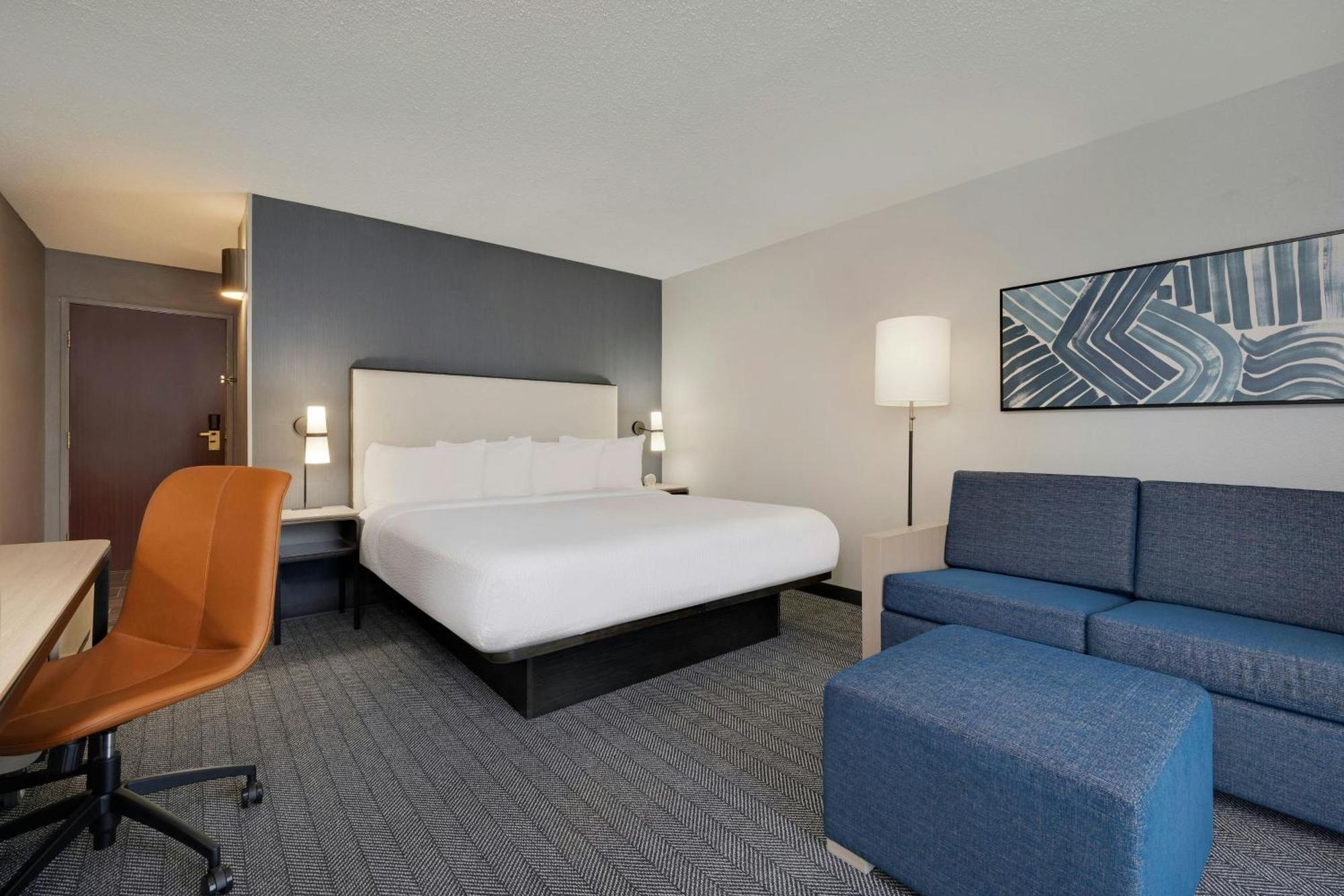 Отель Courtyard By Marriott Indianapolis South Экстерьер фото