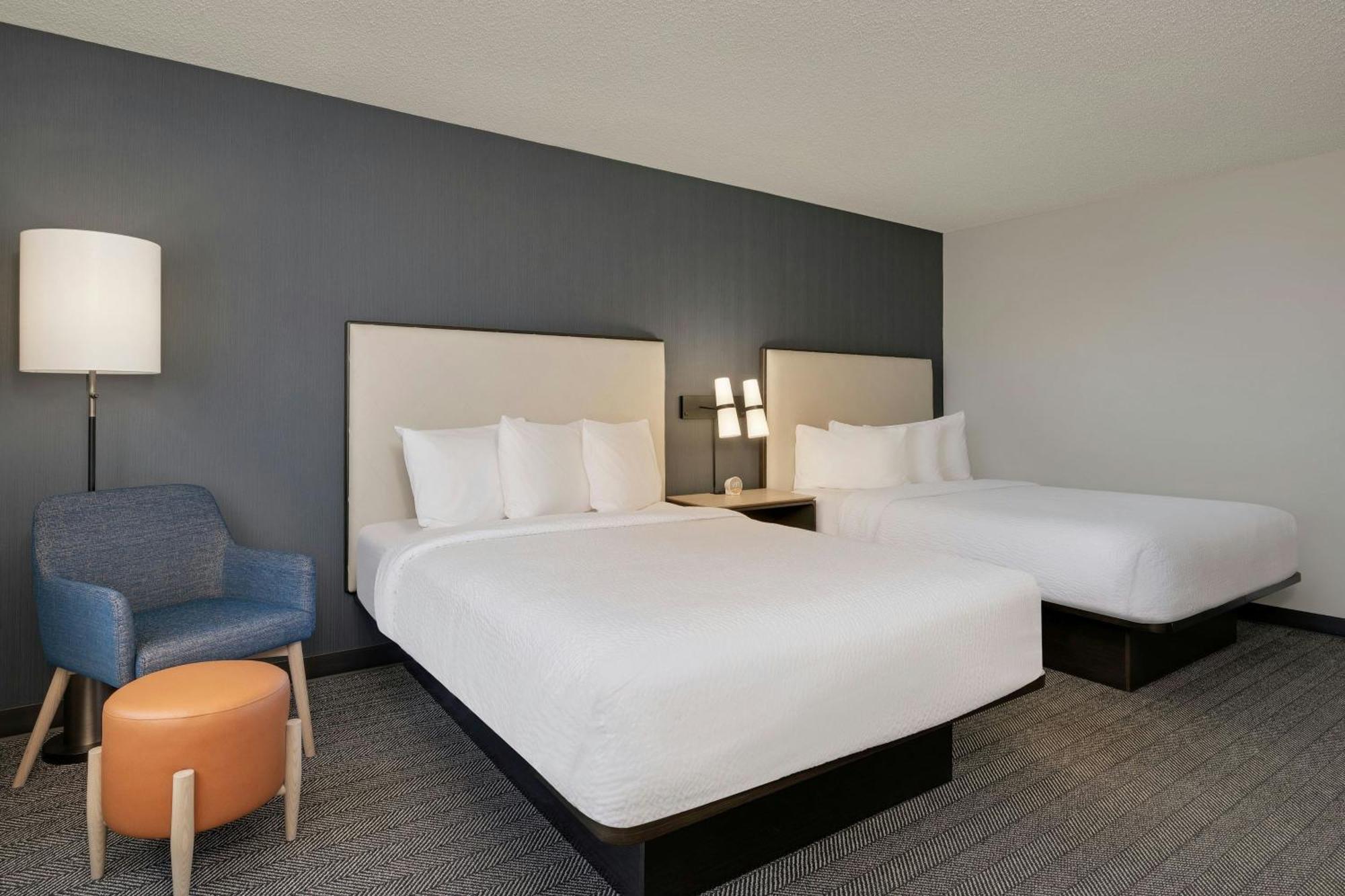Отель Courtyard By Marriott Indianapolis South Экстерьер фото