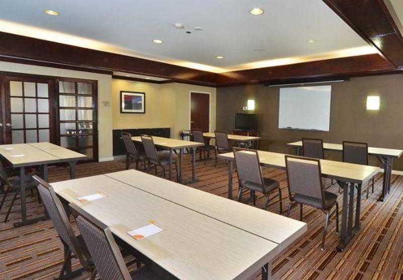 Отель Courtyard By Marriott Indianapolis South Экстерьер фото